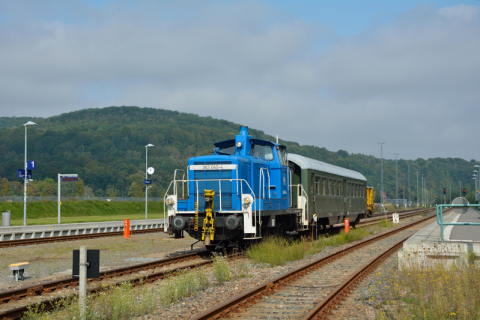 Eine private Anmietung brachte den LOWA E5-Wagen am 4. September im Rahmen des Sonderzuges der PRESS bis an die Ostsee. Steffen Schmidt lichtete am 5. September die Heimkehr des Wagens ins Museum ab, die 363 040 der PRESS übernahm. Foto: Steffen Schm